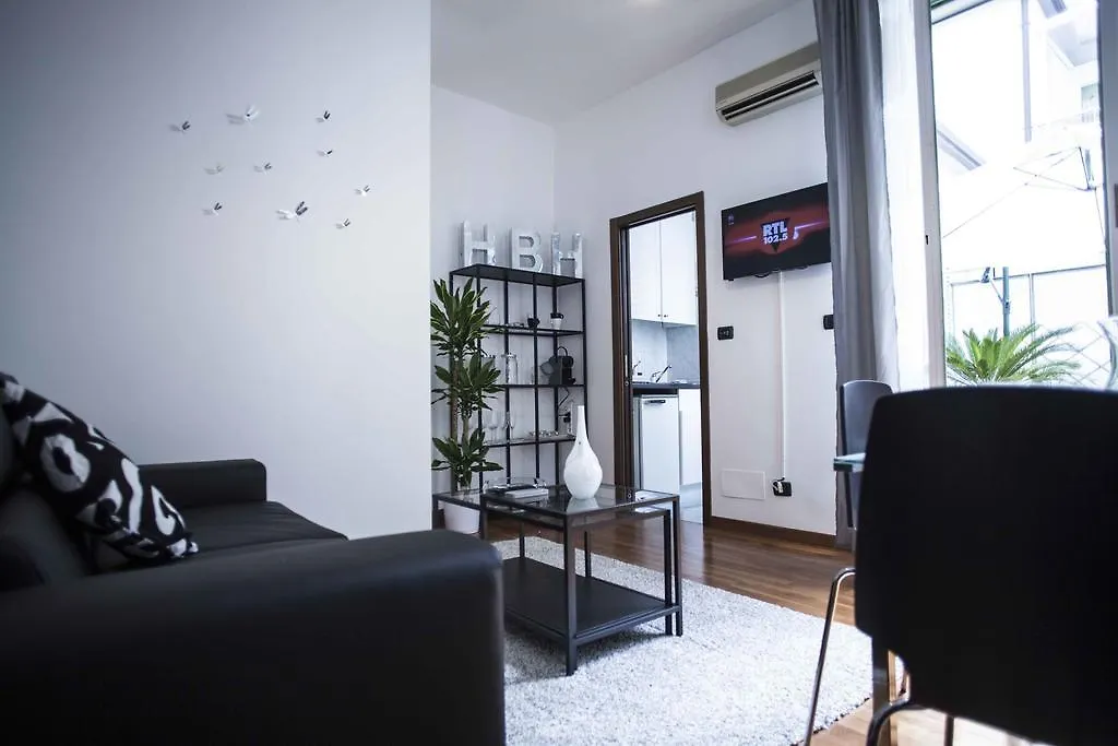 ميلان Hemeras Boutique Homes - Super Central Design Apartments