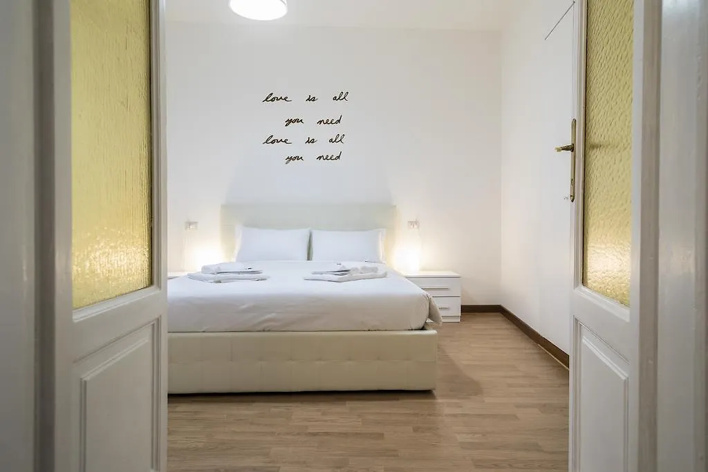 ميلان Hemeras Boutique Homes - Super Central Design Apartments