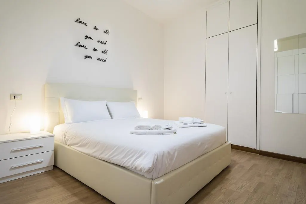 ميلان Hemeras Boutique Homes - Super Central Design Apartments 0*,  إيطاليا