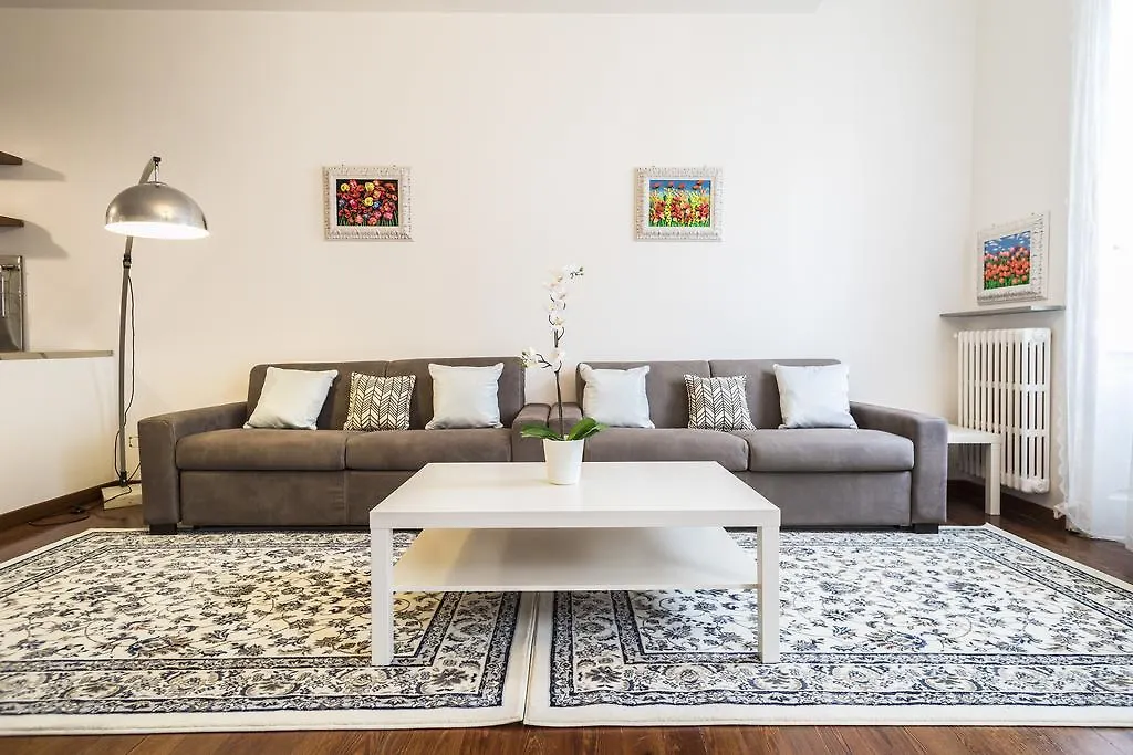 ميلان Hemeras Boutique Homes - Super Central Design Apartments