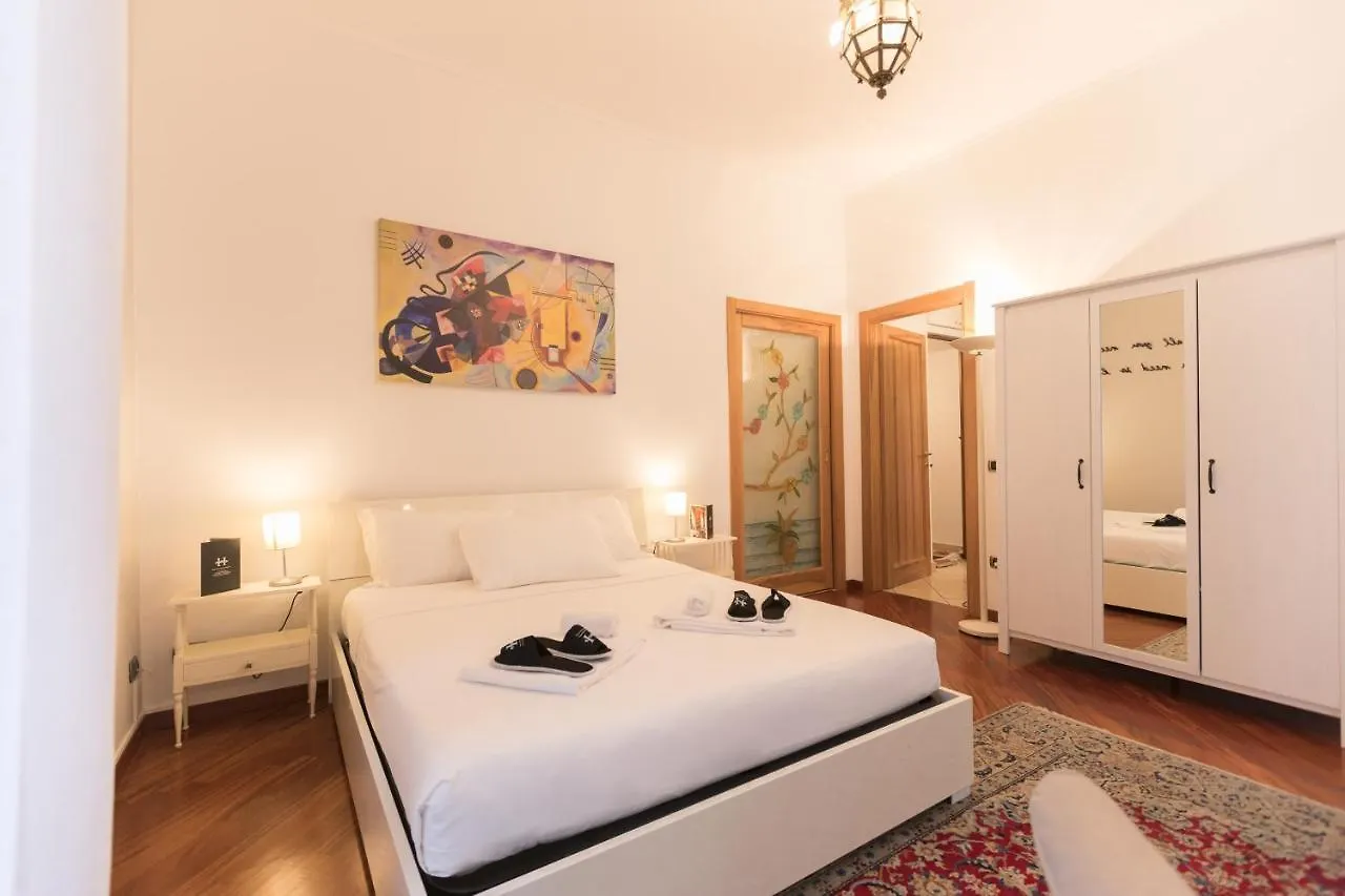 ميلان Hemeras Boutique Homes - Super Central Design Apartments 0*,  إيطاليا
